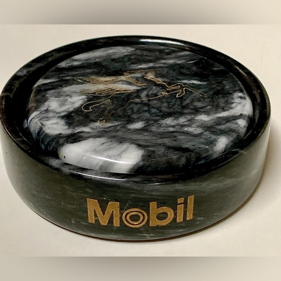 Vintage Executive Set of 2 Black Marble MOBIL Pegasus Logo Drink Coasters - Picture 3 of 16